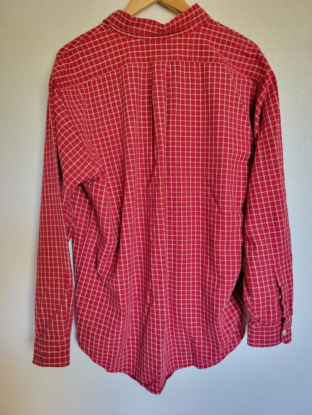 VNT Mens J cres Red Button Up Size L